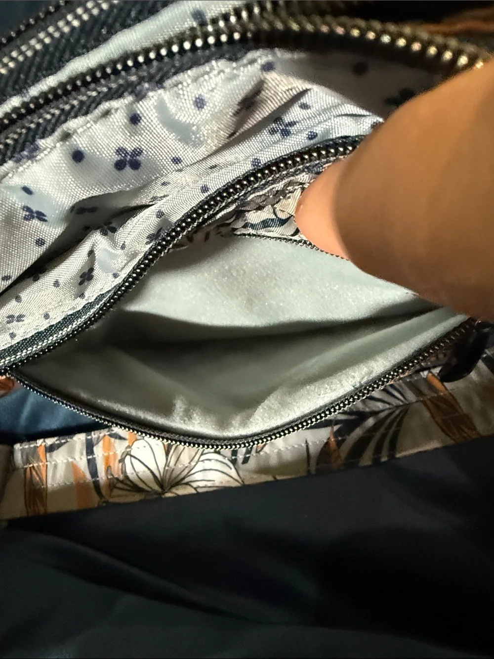 Lug boomerang Crossbody organizing handbag